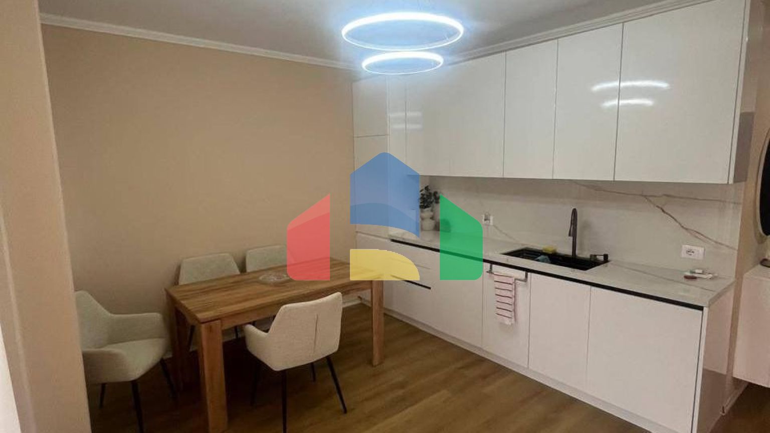 2+1 с балконом, Shkembi I Kavajes, 59м.кв