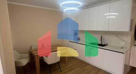 2+1 с балконом, Shkembi I Kavajes, 59м.кв