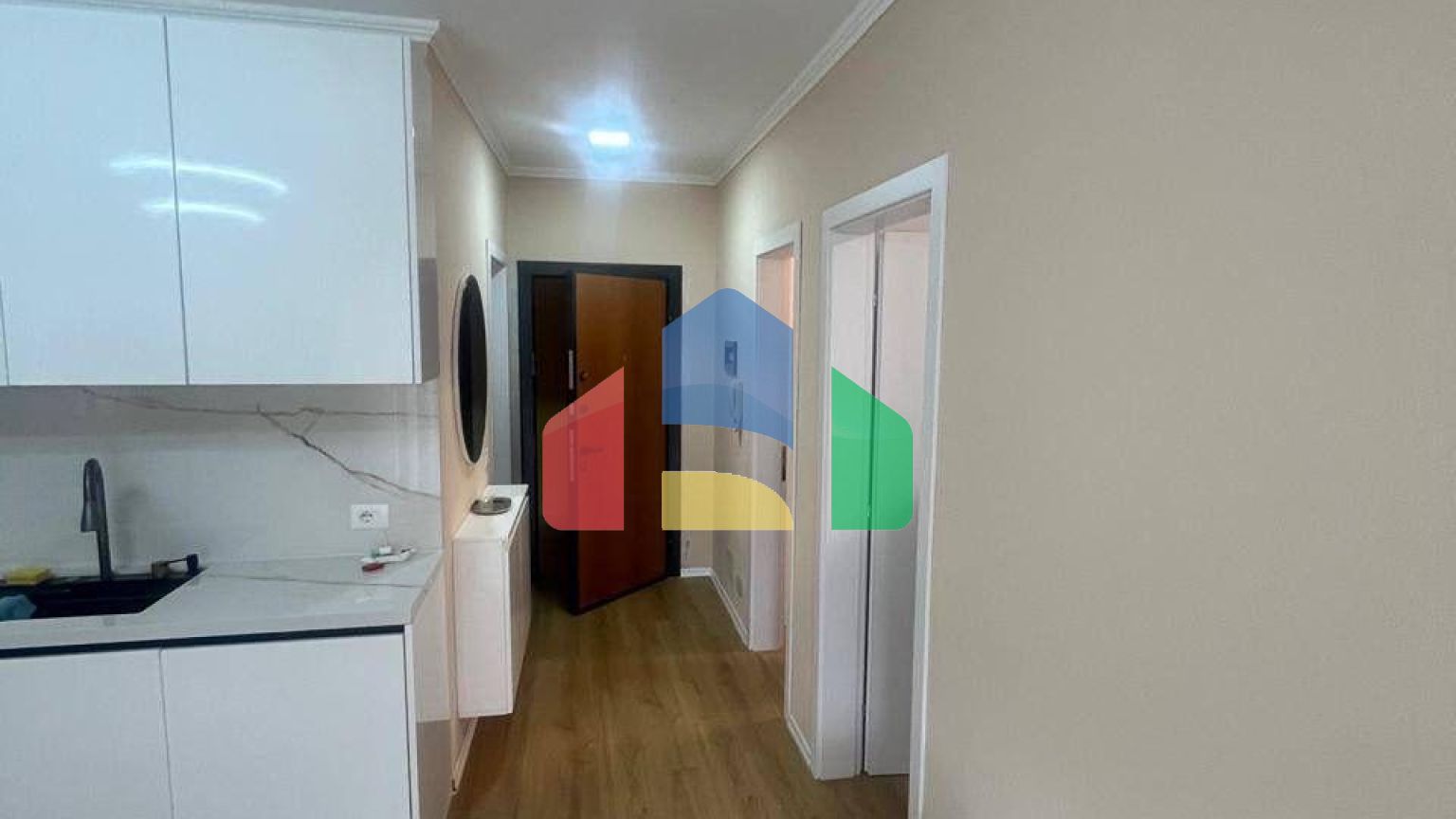 2+1 с балконом, Shkembi I Kavajes, 59м.кв