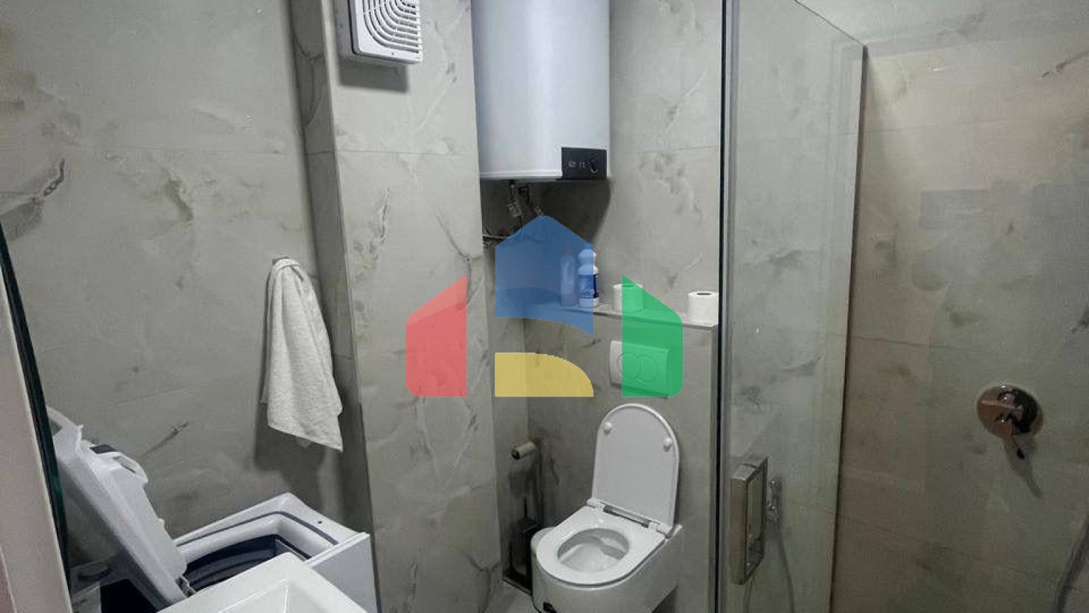 2+1 с балконом, Shkembi I Kavajes, 59м.кв