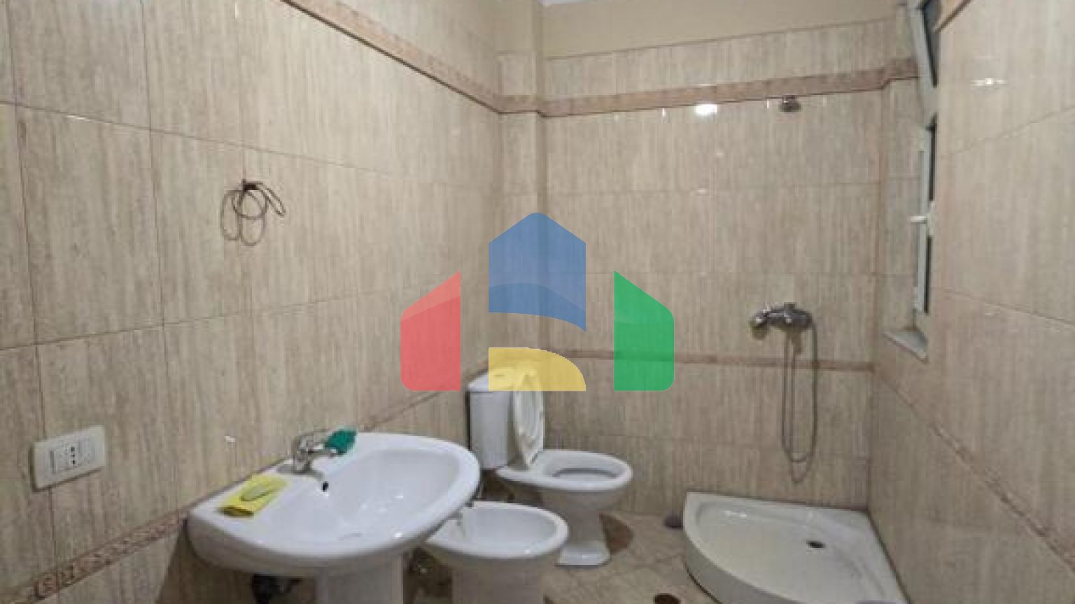 2+1 с балконом, р-н Центр Дурреса, 89 м.кв.