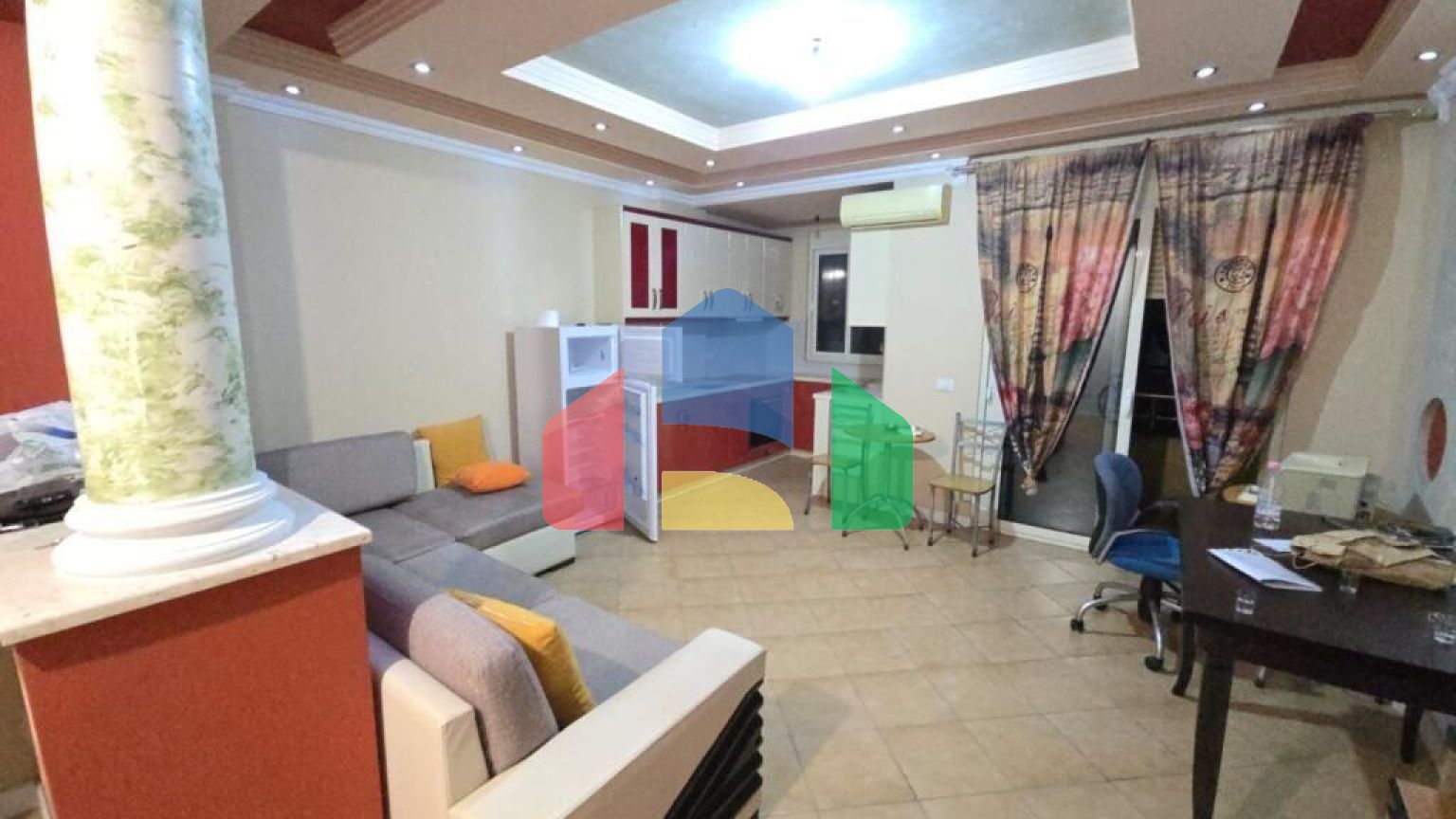 2+1 с балконом, р-н Центр Дурреса, 89 м.кв.