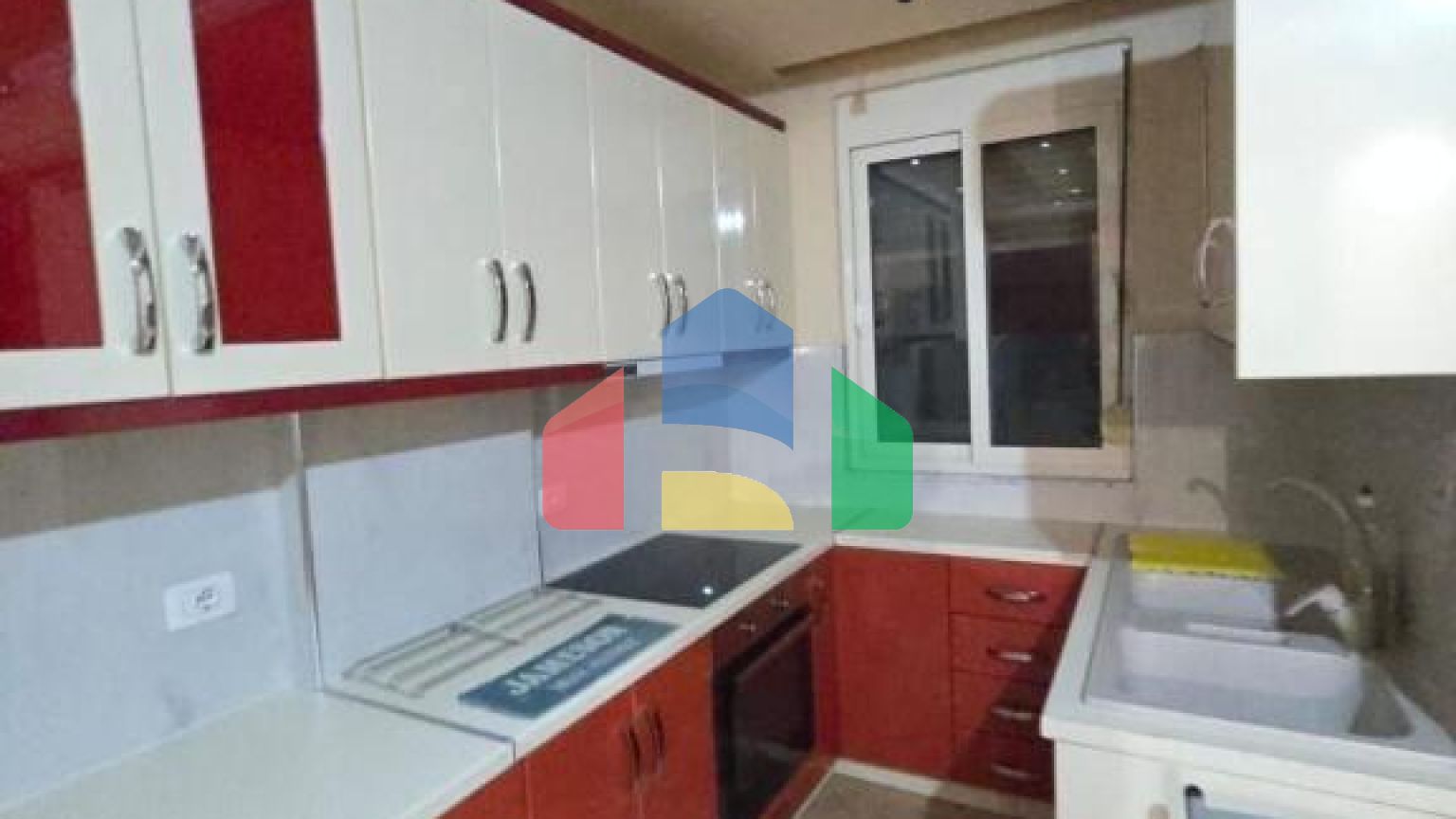 2+1 с балконом, р-н Центр Дурреса, 89 м.кв.