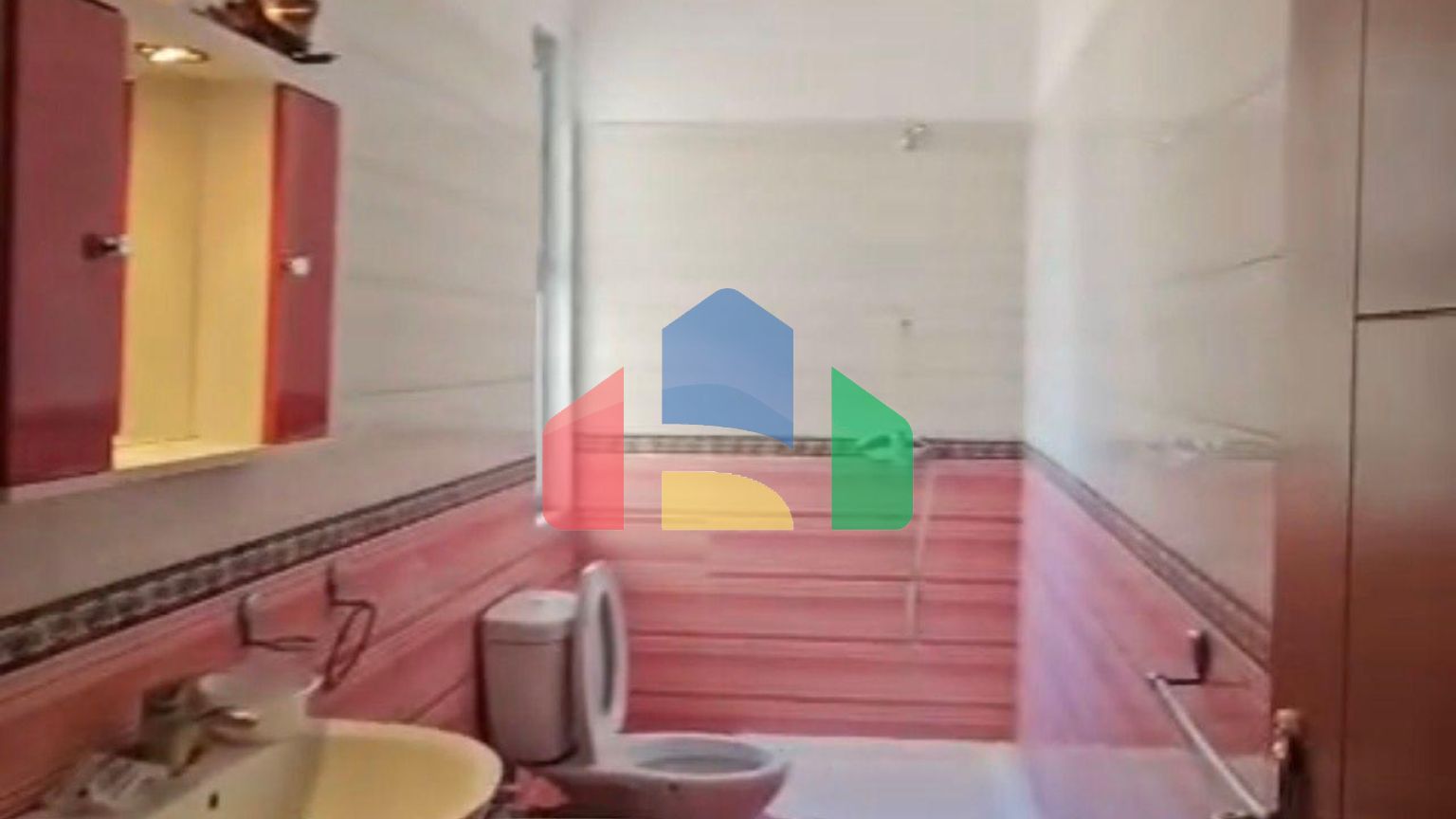 2+1+2 с балконом,  в центре Durres, 110 м.кв