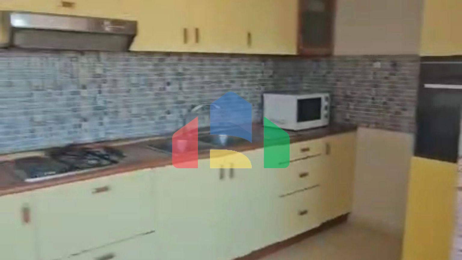 2+1+2 с балконом,  в центре Durres, 110 м.кв