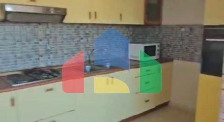 2+1+2 с балконом,  в центре Durres, 110 м.кв