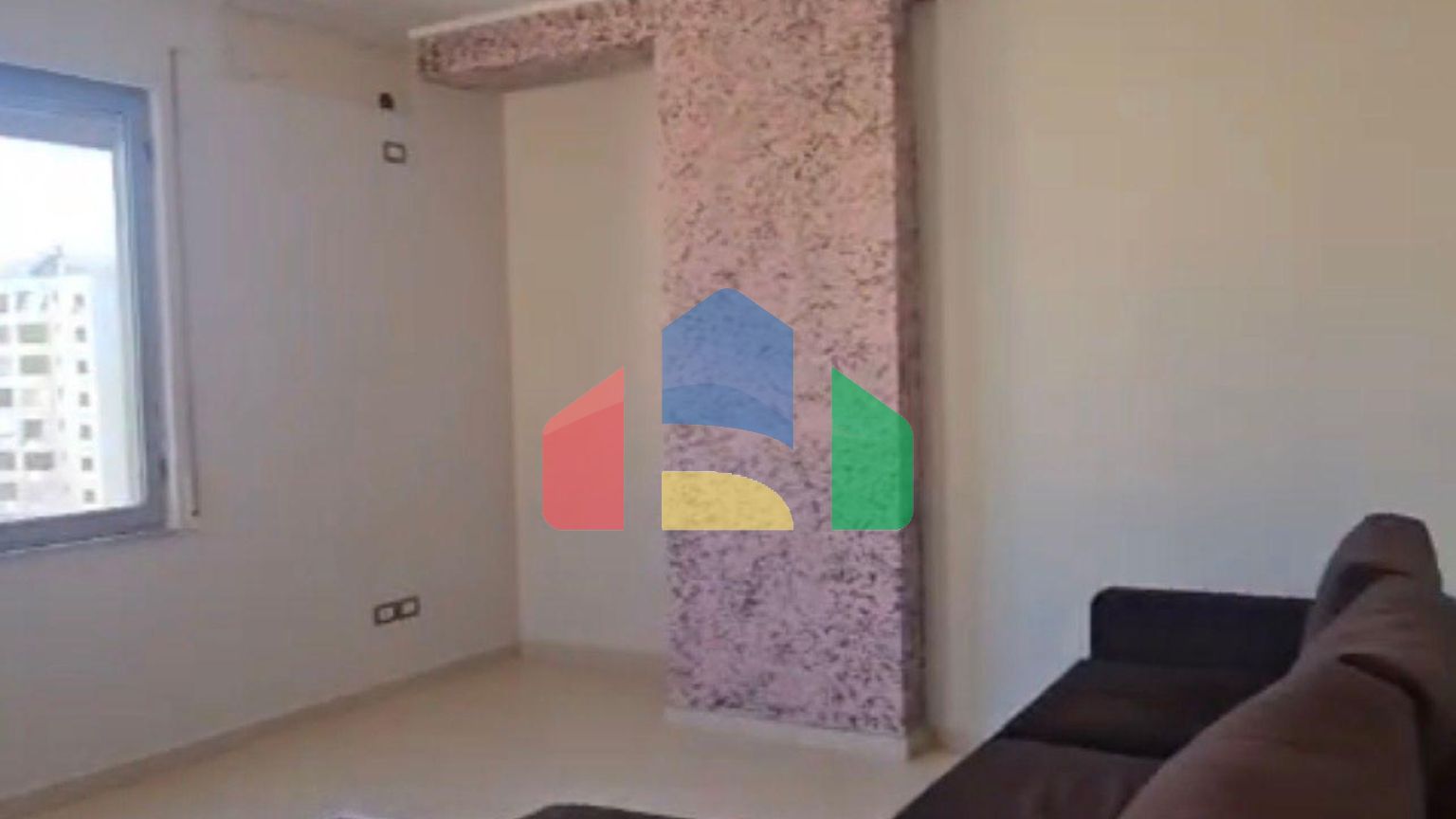 2+1+2 с балконом,  в центре Durres, 110 м.кв