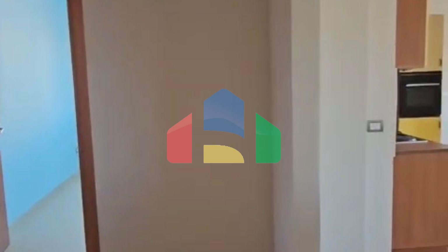 2+1+2 с балконом,  в центре Durres, 110 м.кв