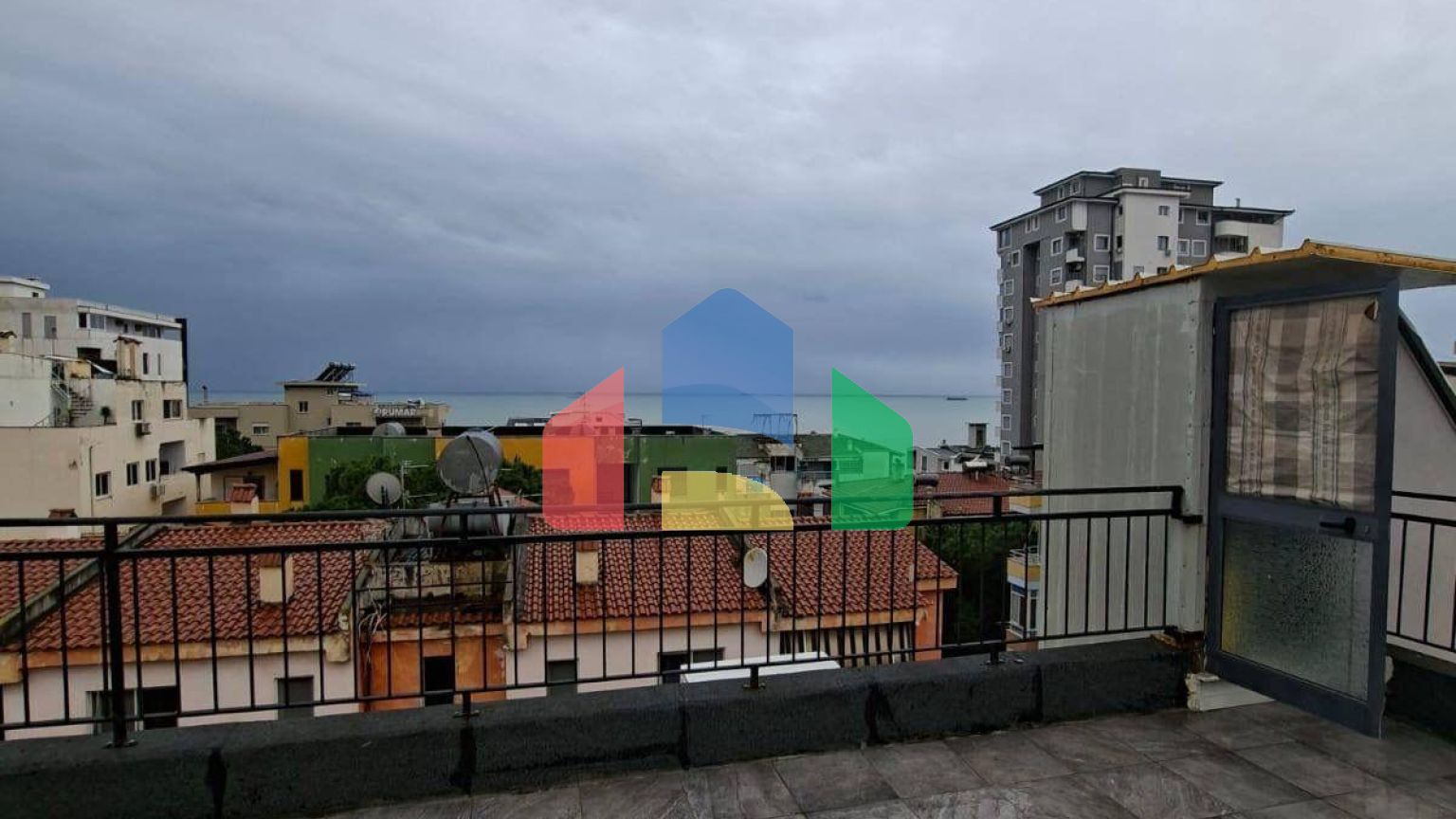 2+1 с балконом, р-н Шкемби, 100 м.кв