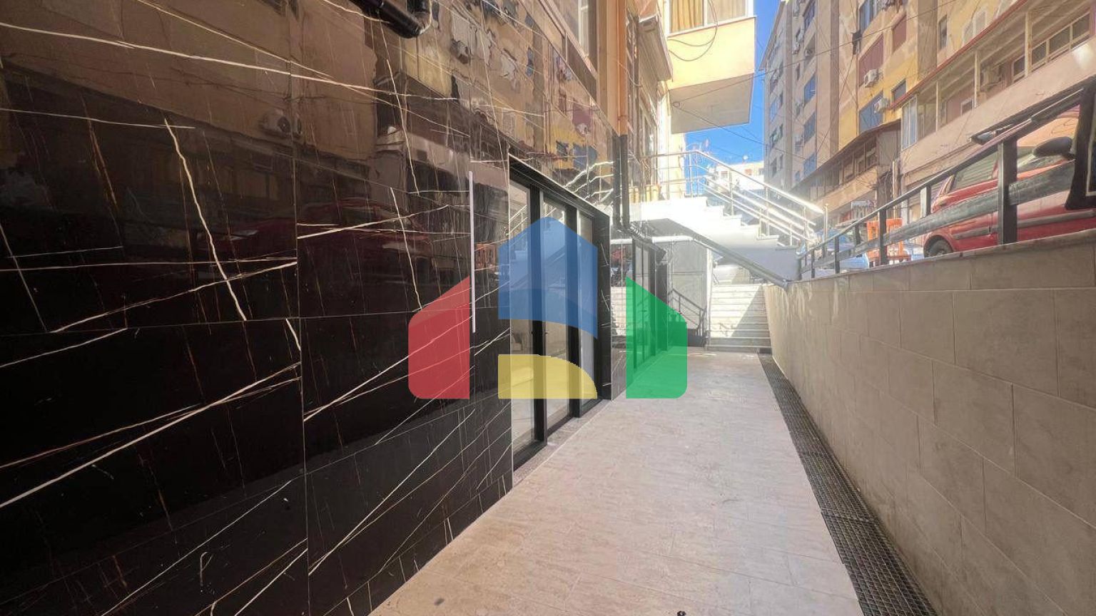 Продется под офис или магазин, Durres, Plazh, 88 м.кв