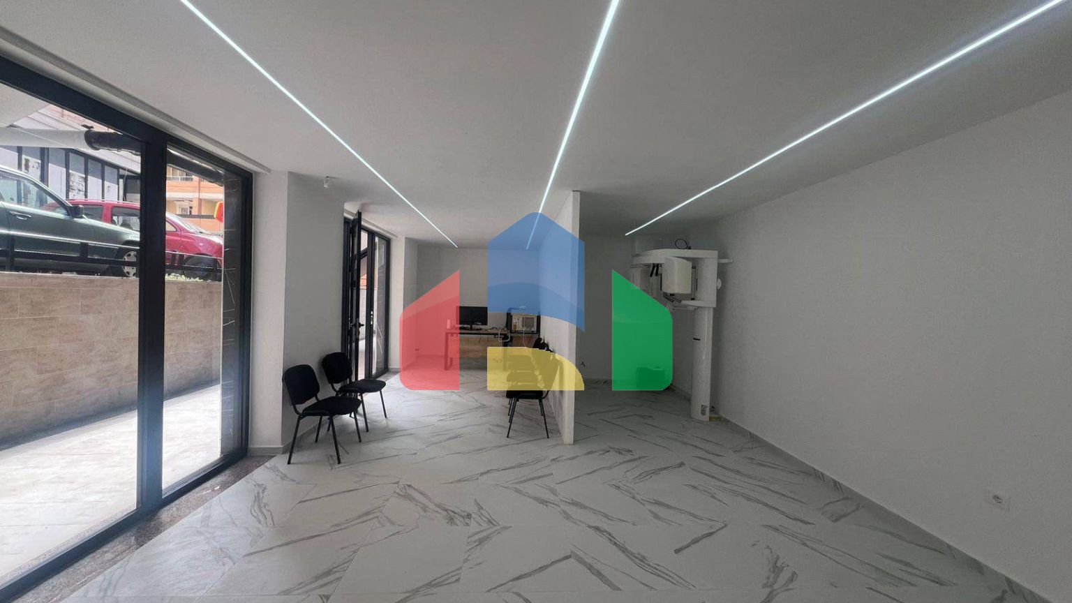 Продется под офис или магазин, Durres, Plazh, 88 м.кв