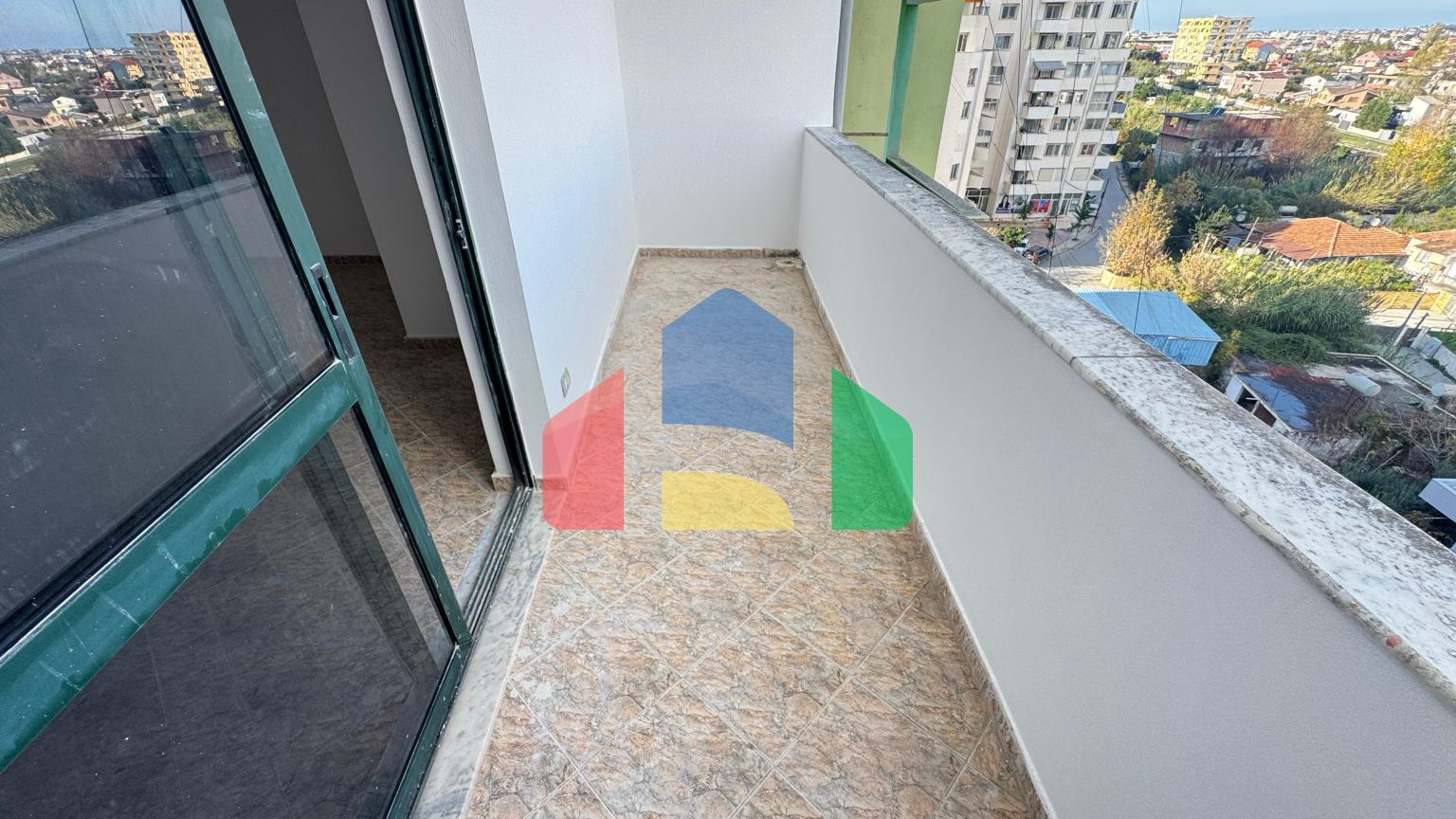 2+1 с балконом, р-н Пляж возле школы, 95 м.кв