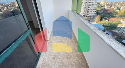 2+1 с балконом, р-н Пляж возле школы, 95 м.кв