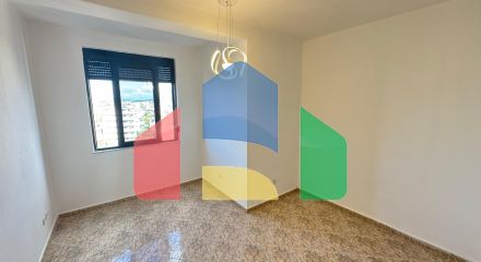 2+1 с балконом, р-н Пляж возле школы, 95 м.кв