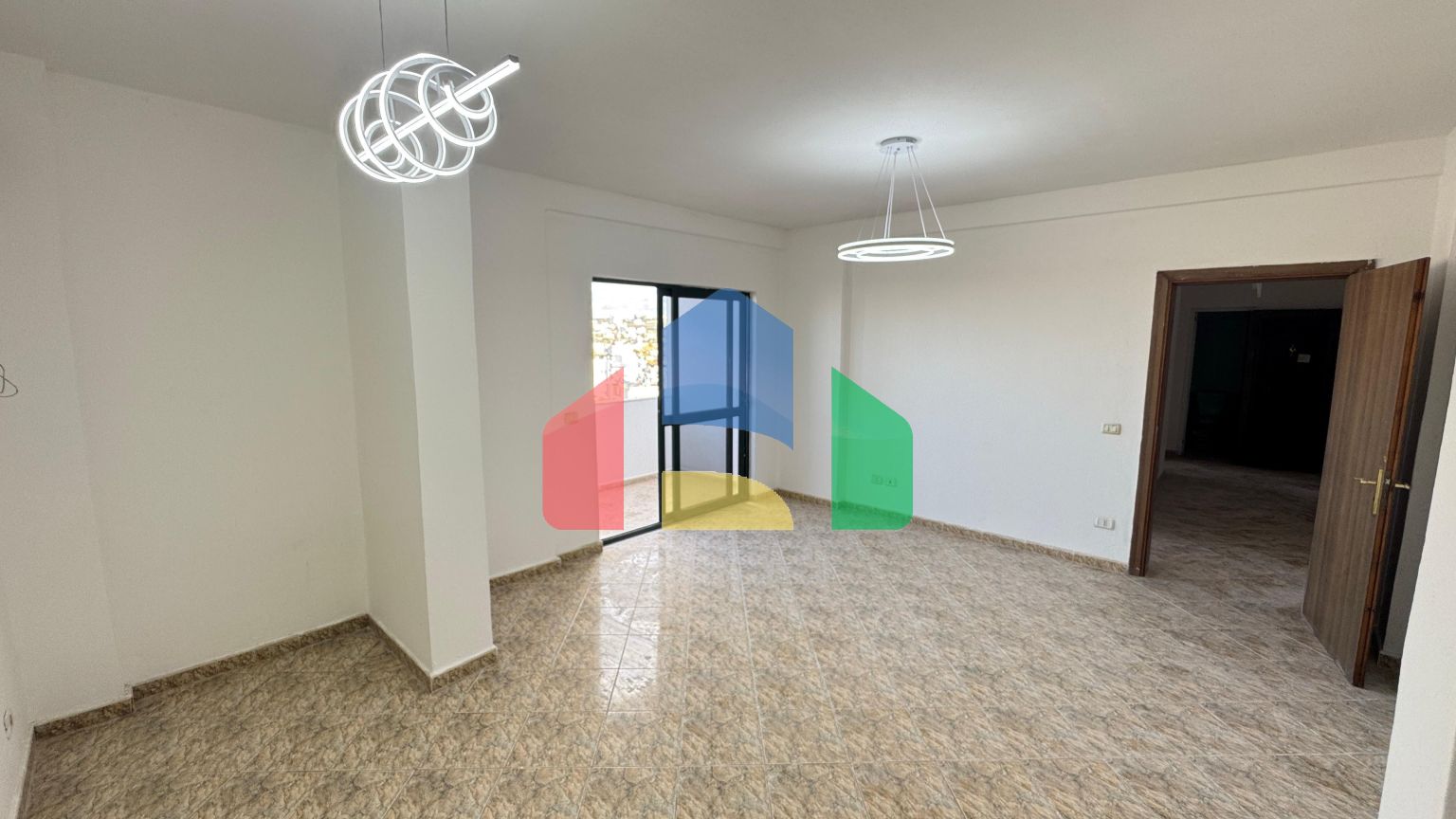 2+1 с балконом, р-н Пляж возле школы, 95 м.кв