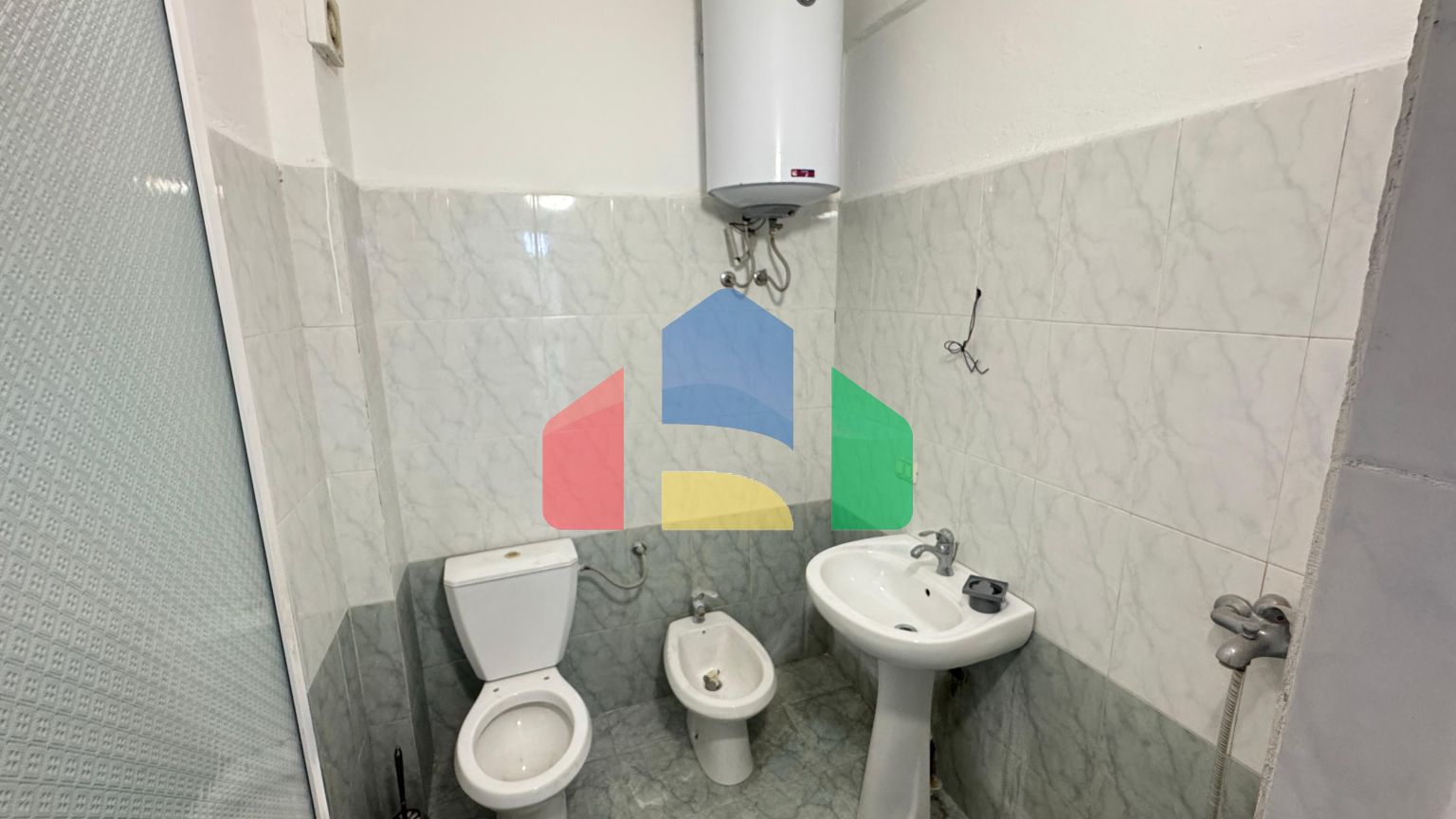 2+1 с балконом, р-н Пляж возле школы, 95 м.кв