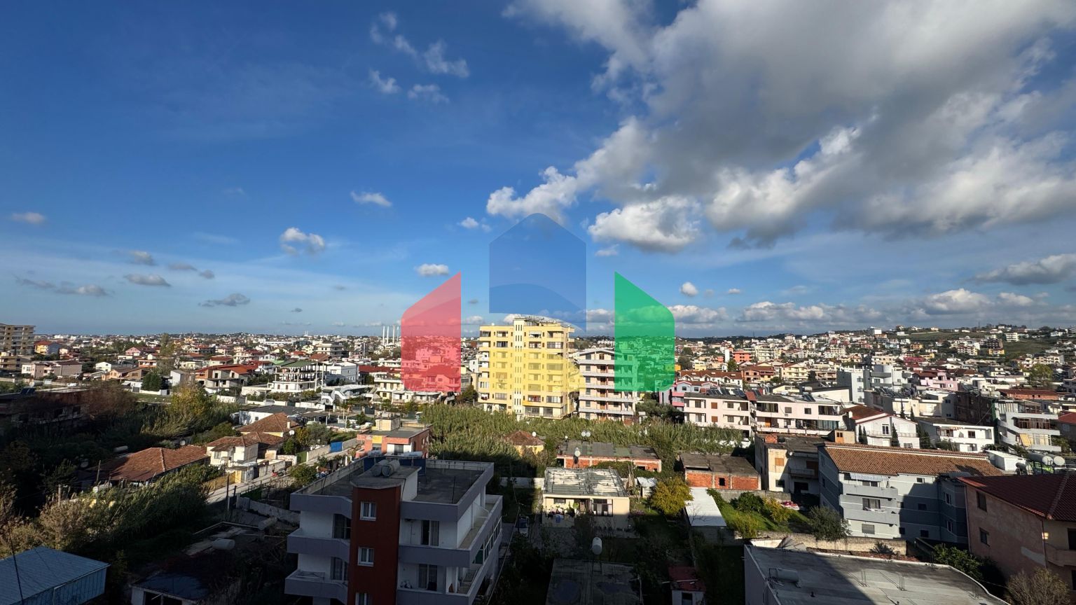 2+1 с балконом, р-н Пляж возле школы, 95 м.кв