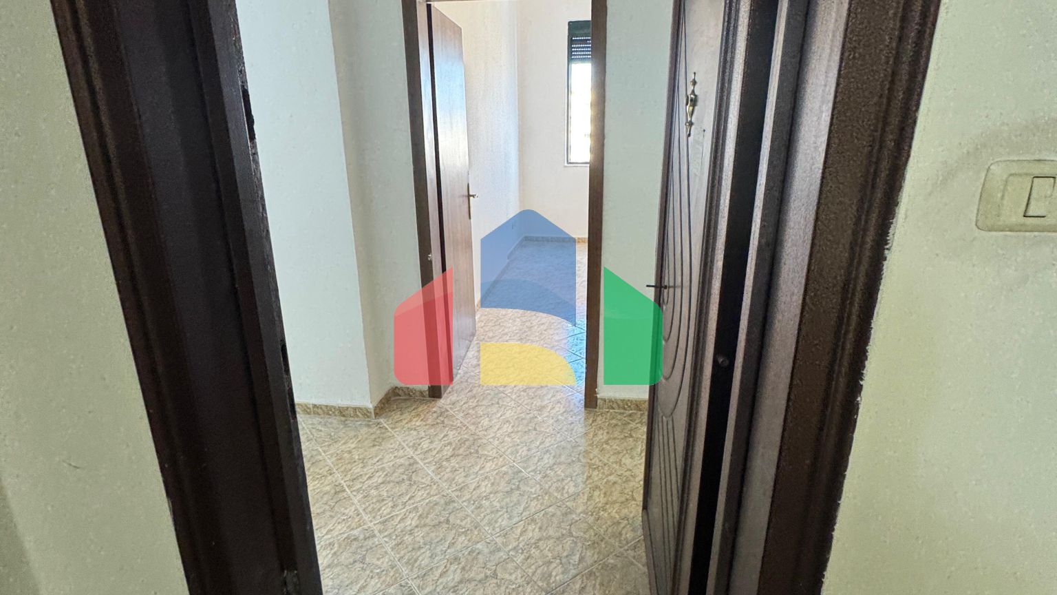 2+1 с балконом, р-н Пляж возле школы, 95 м.кв