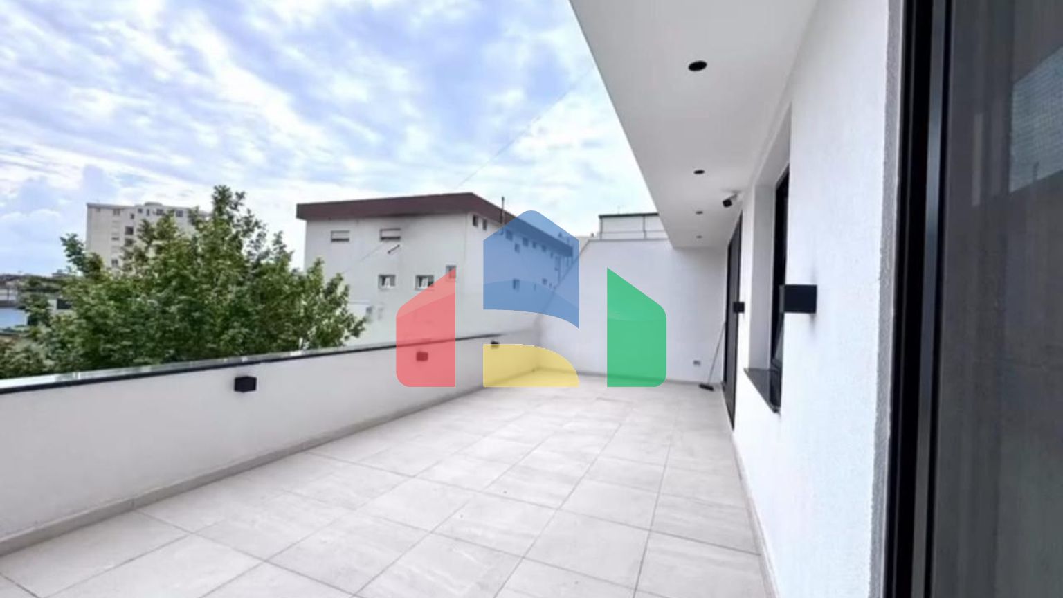 3+1 с терассой, р-н Пляж, 150 м.кв