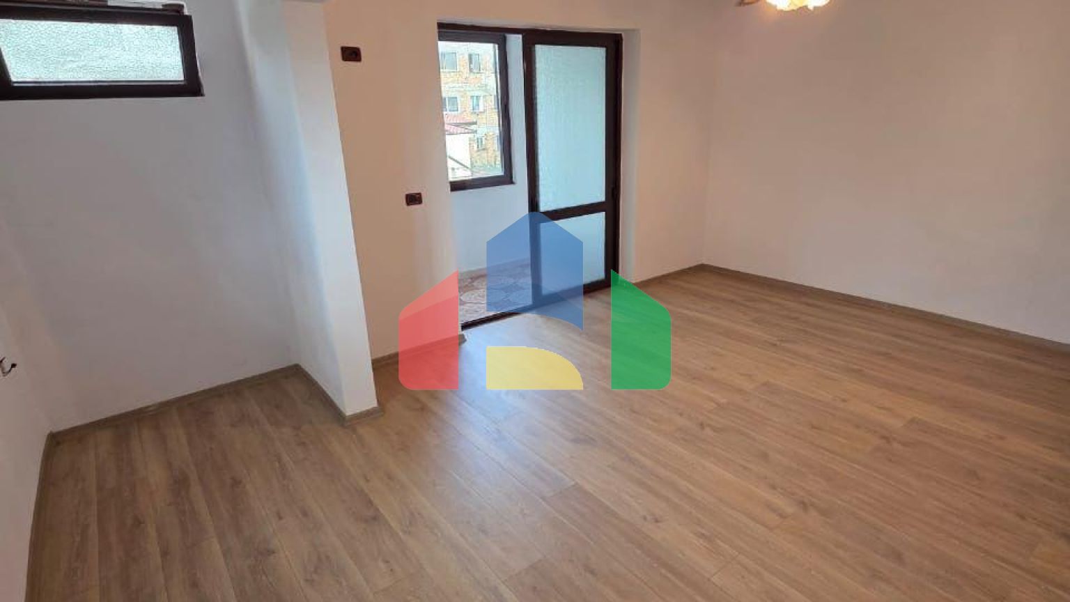 2+1 с двумя балконами, Центр, 85 м.кв