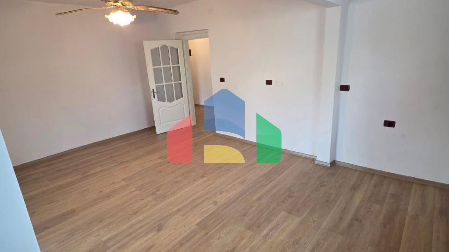 2+1 с двумя балконами, Центр, 85 м.кв