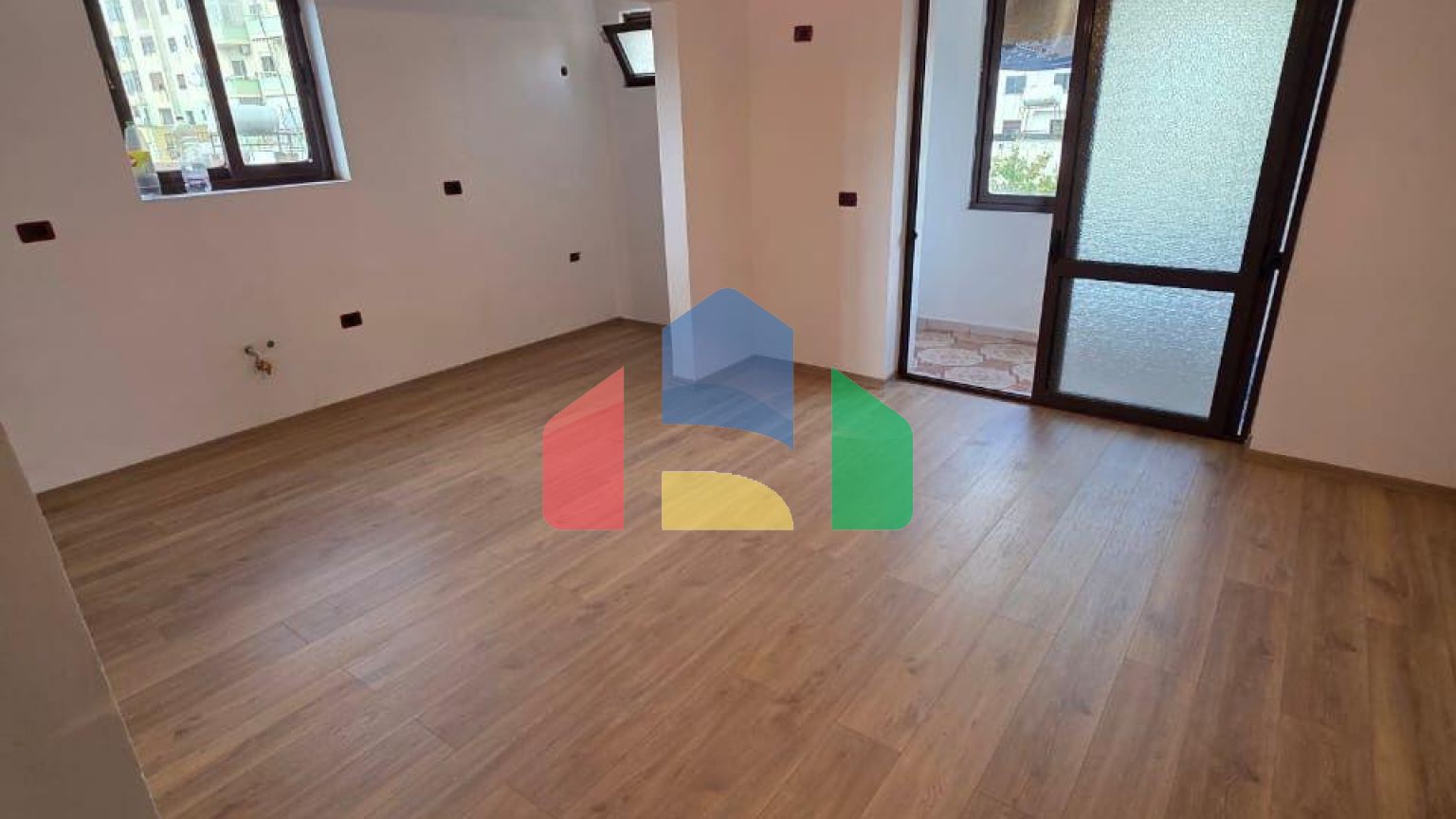 2+1 с двумя балконами, Центр, 85 м.кв