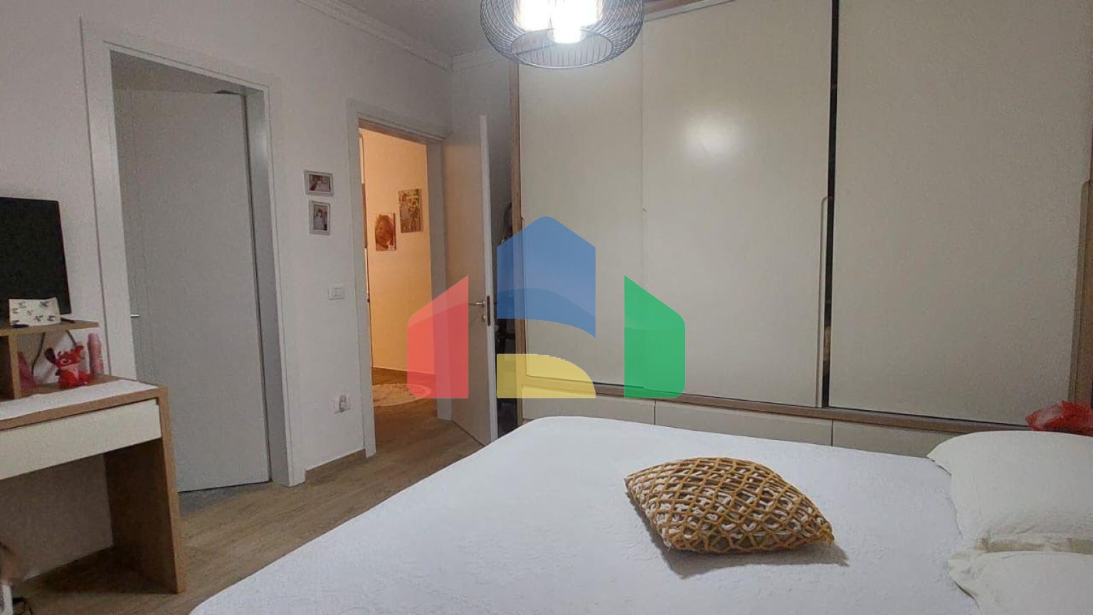 2+1+2 с балконом, р-н Пляж, Illiria, 91 м.кв