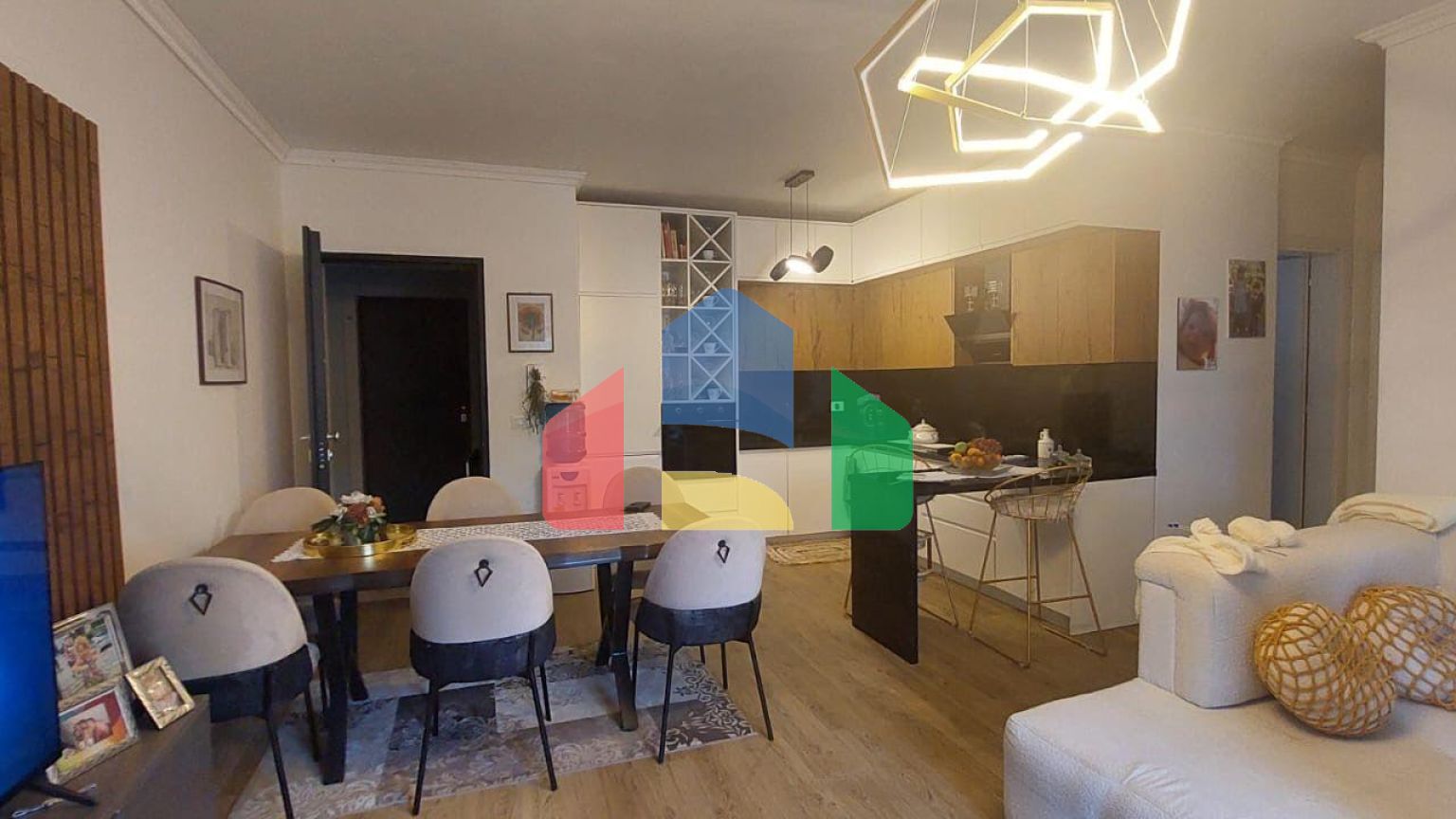 2+1+2 с балконом, р-н Пляж, Illiria, 91 м.кв