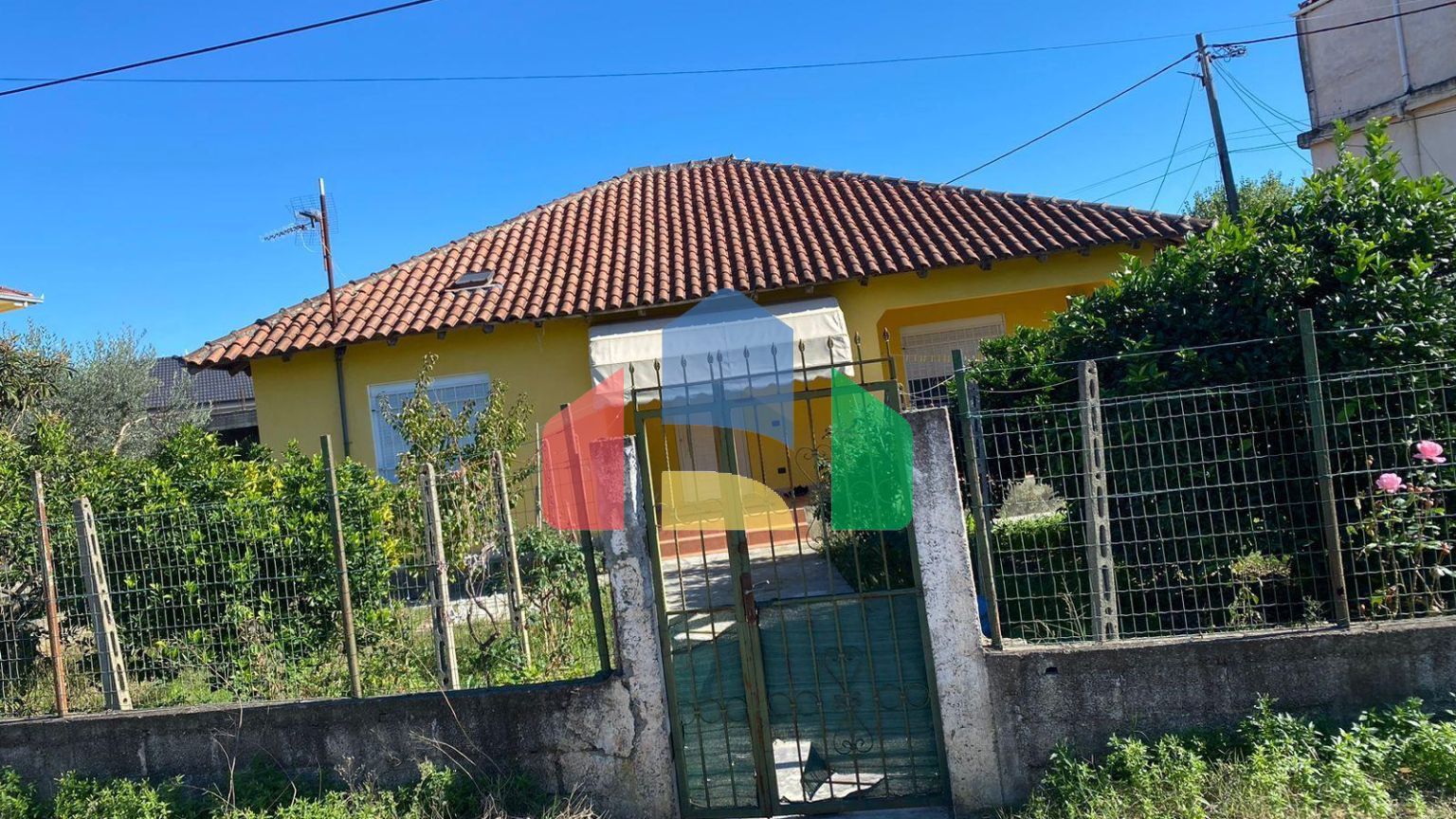 Дом с участком, Пляж, 130 м.кв. и 500 м.кв. земля