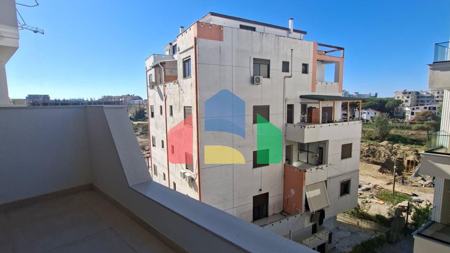 1+1 с балконом, Мали Робит, 62,5 м.кв