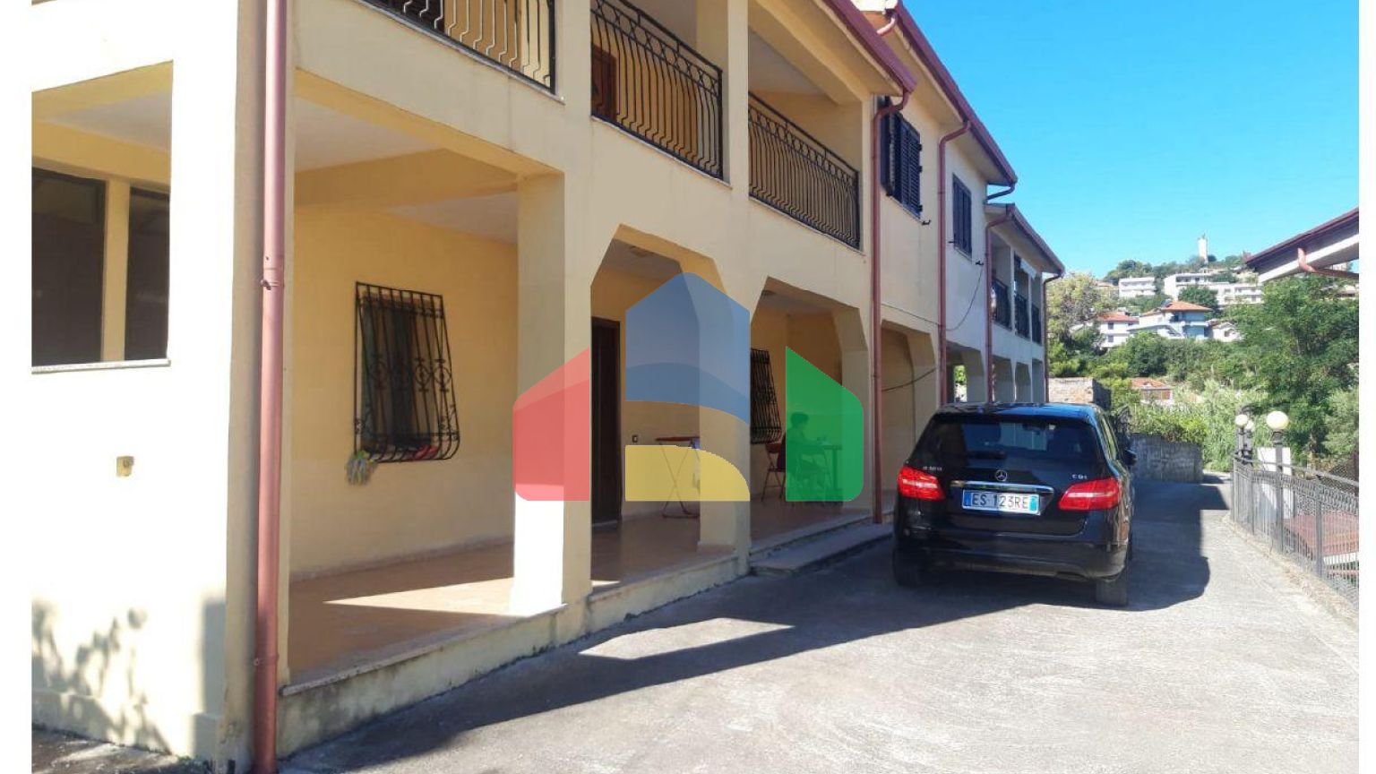 Дом с участком, возле Вилла Зогу, 260 м.кв и 444 м.кв.