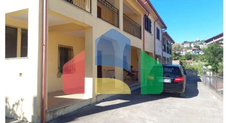 Дом с участком, возле Вилла Зогу, 260 м.кв и 444 м.кв.