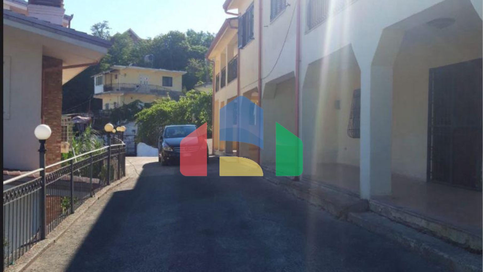 Дом с участком, возле Вилла Зогу, 260 м.кв и 444 м.кв.