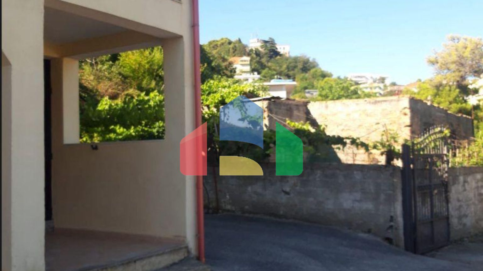 Дом с участком, возле Вилла Зогу, 260 м.кв и 444 м.кв.