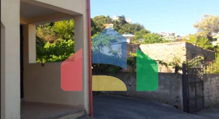 Дом с участком, возле Вилла Зогу, 260 м.кв и 444 м.кв.