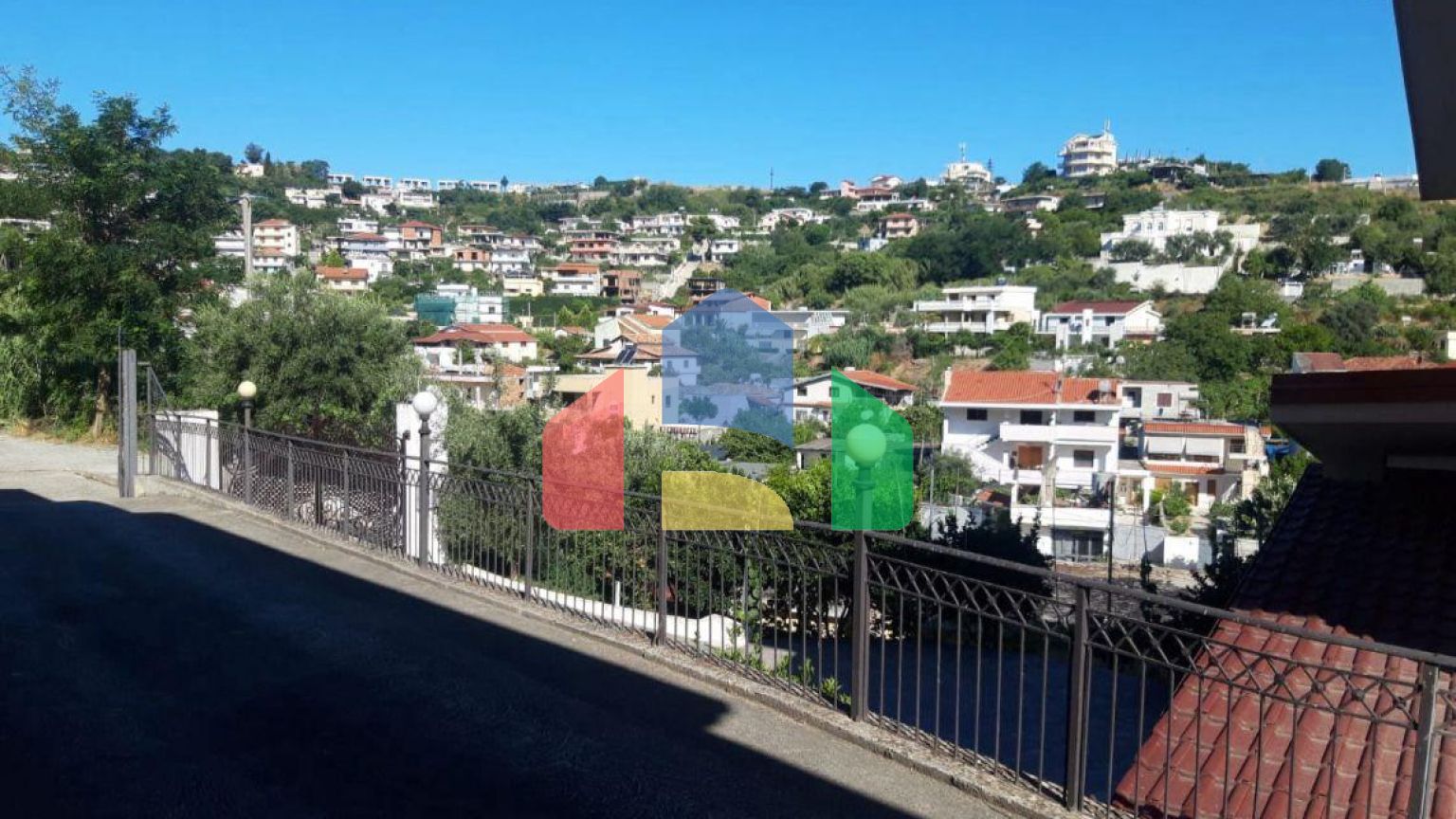 Дом с участком, возле Вилла Зогу, 260 м.кв и 444 м.кв.