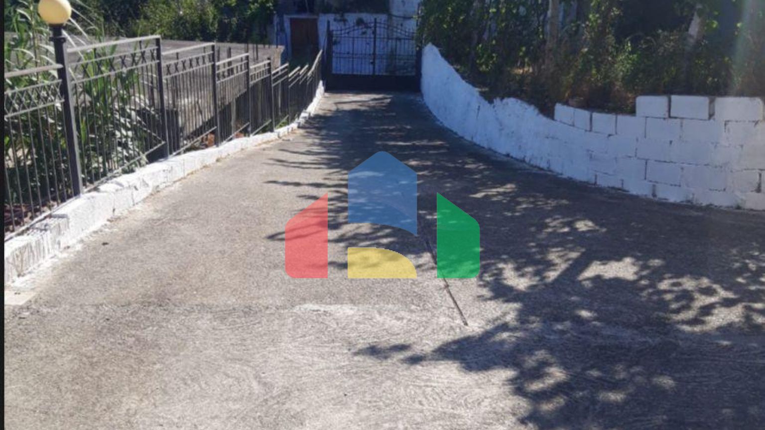 Дом с участком, возле Вилла Зогу, 260 м.кв и 444 м.кв.