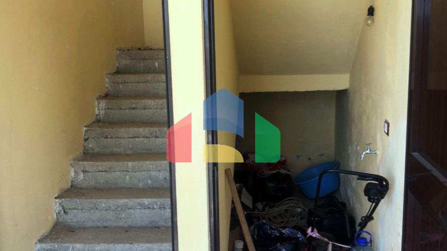 Дом с участком, возле Вилла Зогу, 260 м.кв и 444 м.кв.