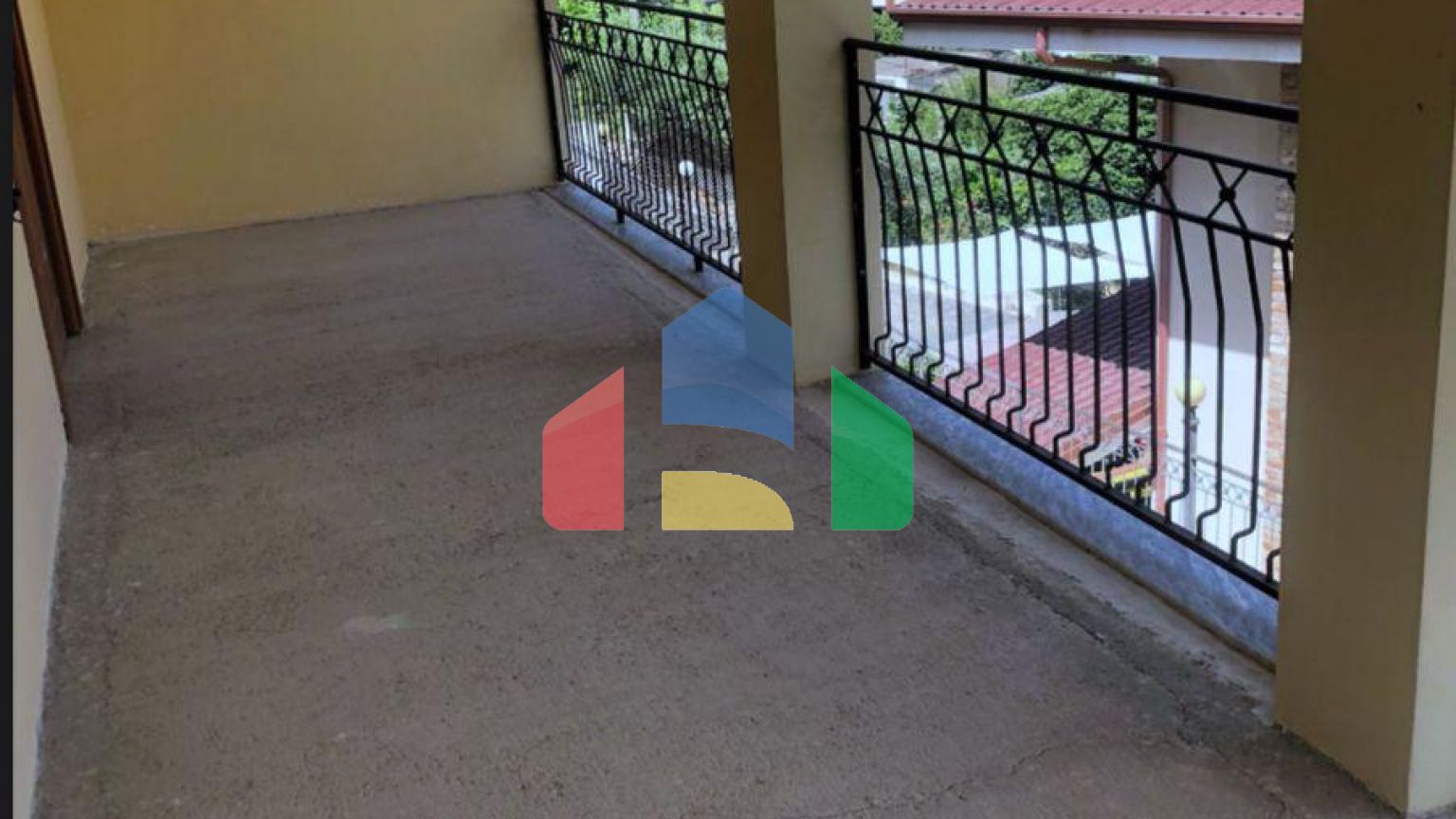 Дом с участком, возле Вилла Зогу, 260 м.кв и 444 м.кв.