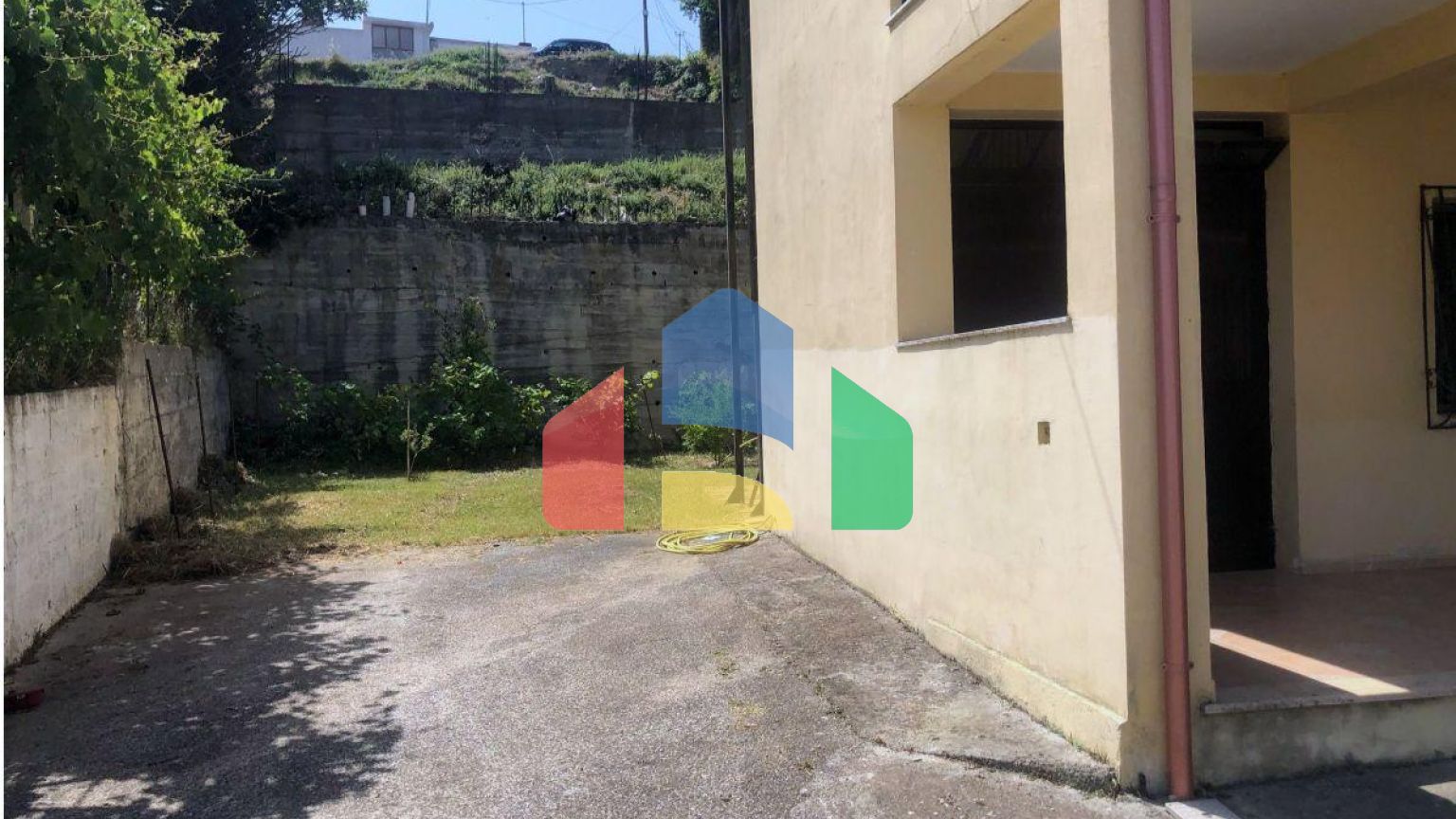 Дом с участком, возле Вилла Зогу, 260 м.кв и 444 м.кв.