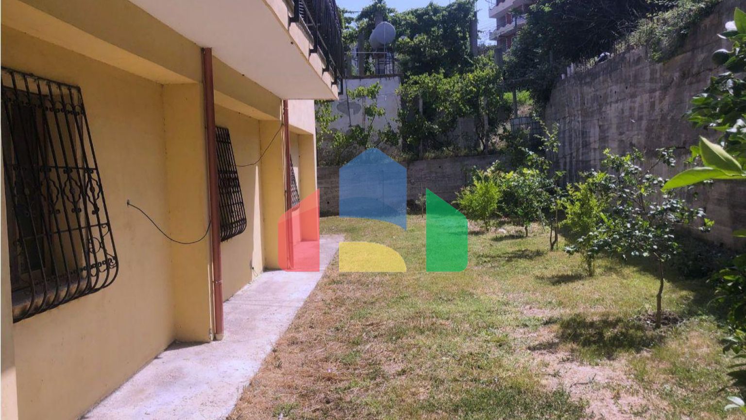 Дом с участком, возле Вилла Зогу, 260 м.кв и 444 м.кв.