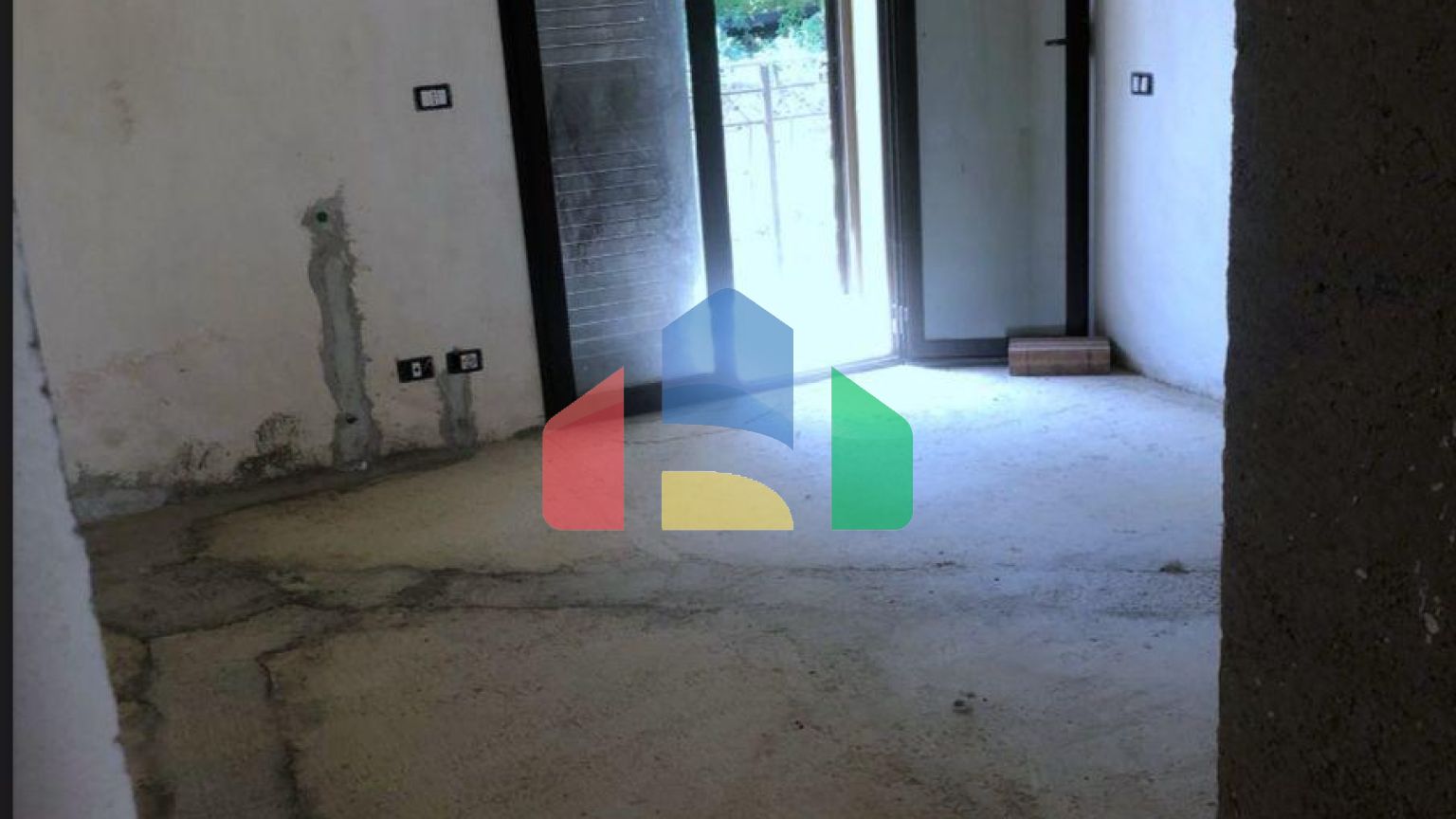 Дом с участком, возле Вилла Зогу, 260 м.кв и 444 м.кв.