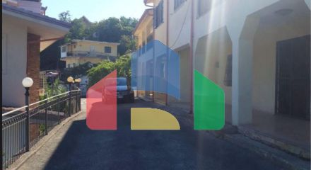 Дом с участком, возле Вилла Зогу, 260 м.кв и 444 м.кв.