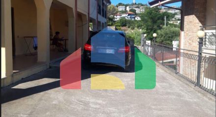 Дом с участком, возле Вилла Зогу, 260 м.кв и 444 м.кв.