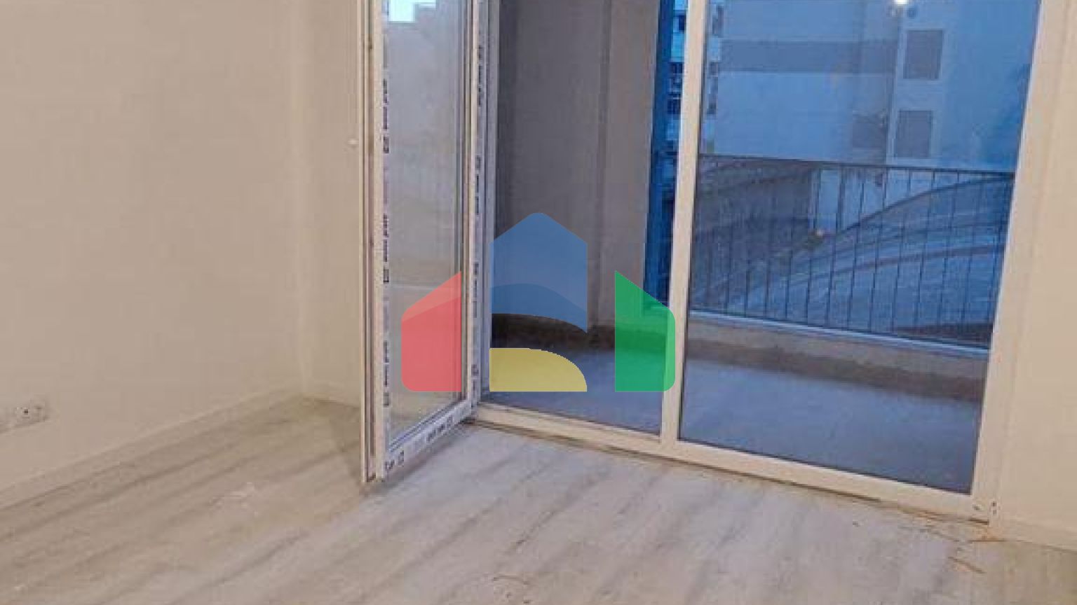 3+1 с балконом, Центр возле Порта, 125 м.кв