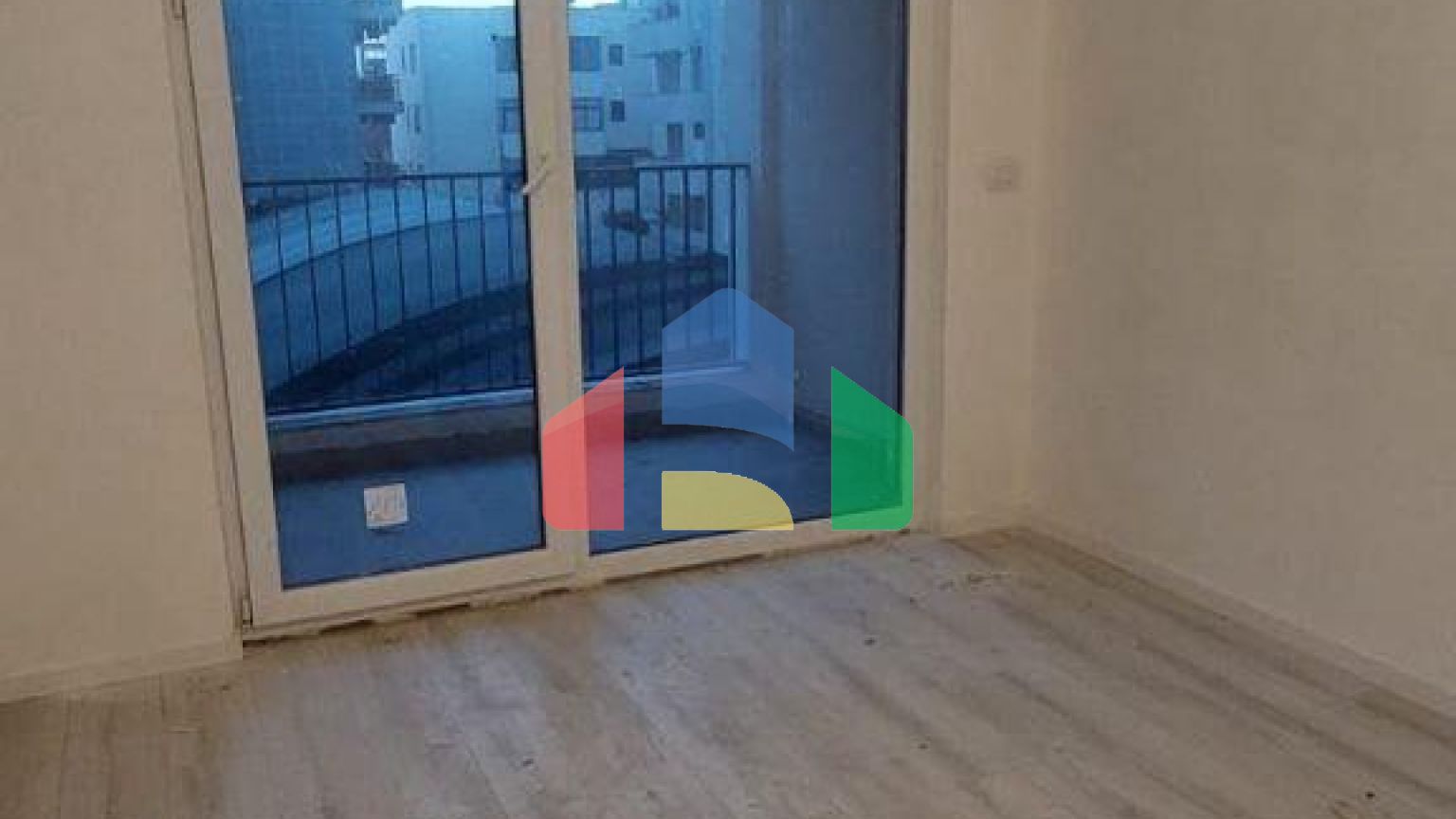 3+1 с балконом, Центр возле Порта, 125 м.кв