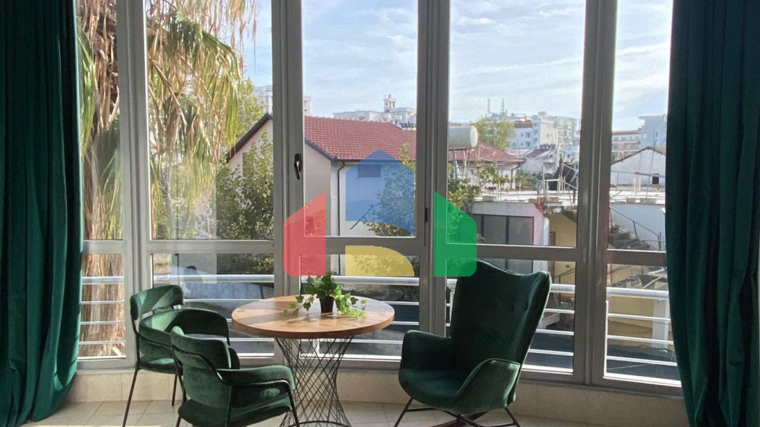 Студия полностью укомплектованая, район Пляж, 35.8 м.кв