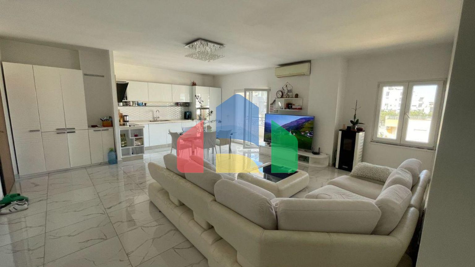 2+1 с балконом, р-н Шкемби в доме Колизей, 143 м.кв