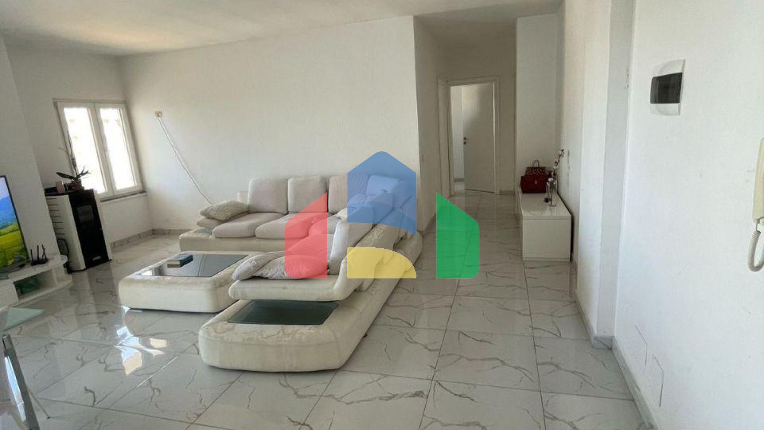 2+1 с балконом, р-н Шкемби в доме Колизей, 143 м.кв