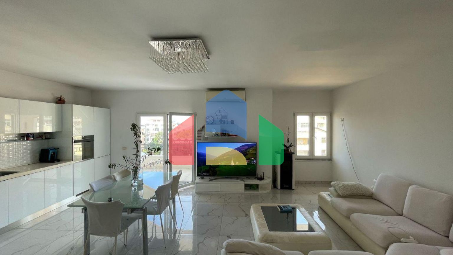 2+1 с балконом, р-н Шкемби в доме Колизей, 143 м.кв